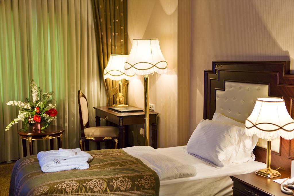 Latanya Palm Hotel Antalya Bagian luar foto