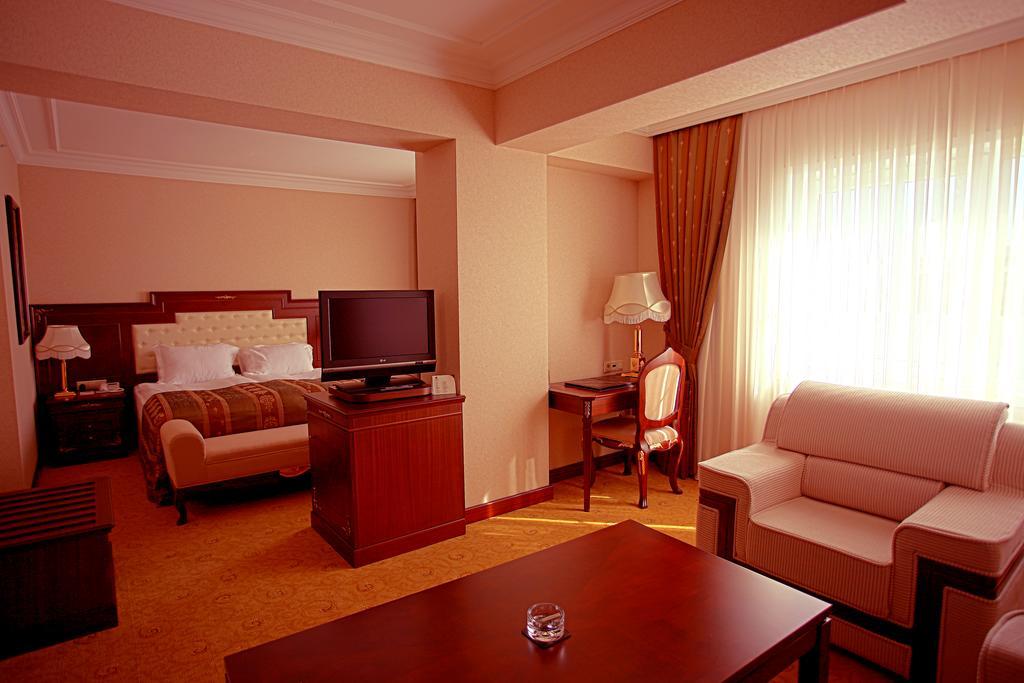 Latanya Palm Hotel Antalya Bagian luar foto
